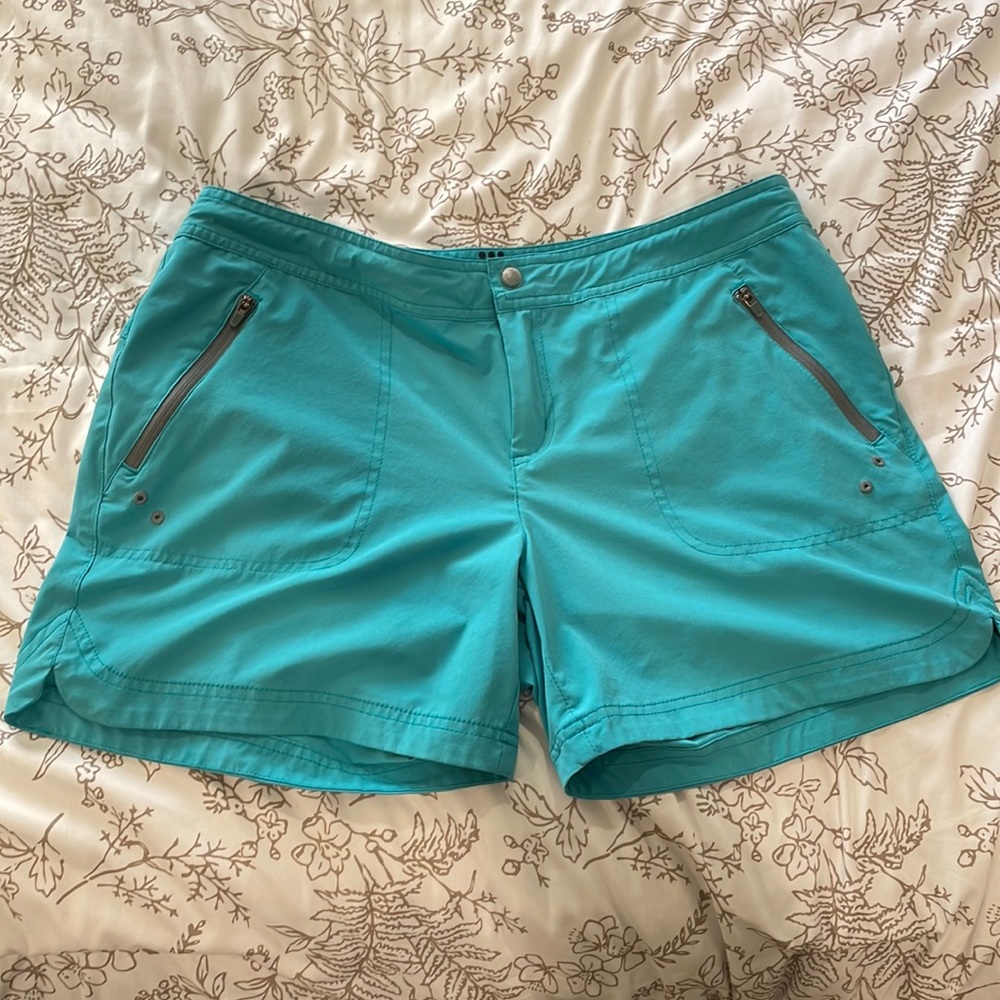 Title Nine ladies Rogue shorts